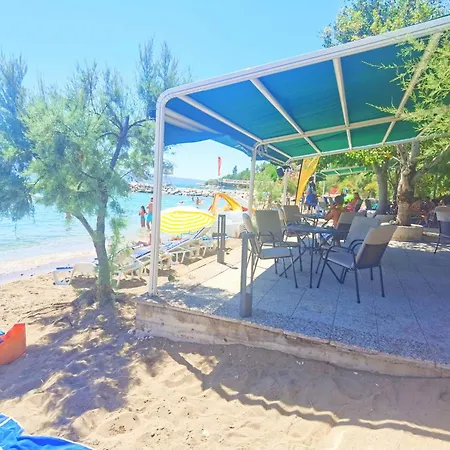 Double Bedroom No 16, First Row By The Sea, House Ana Apartman *