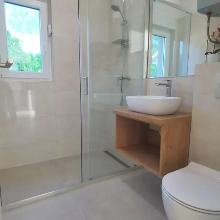 شقة Double Bedroom No 16, First Row By The Sea, House Ana
