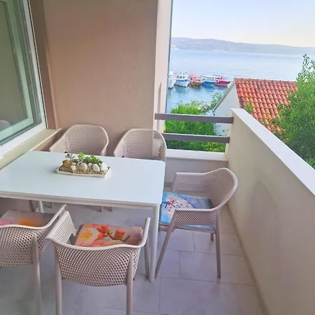شقة Double Bedroom No 16, First Row By The Sea, House Ana *