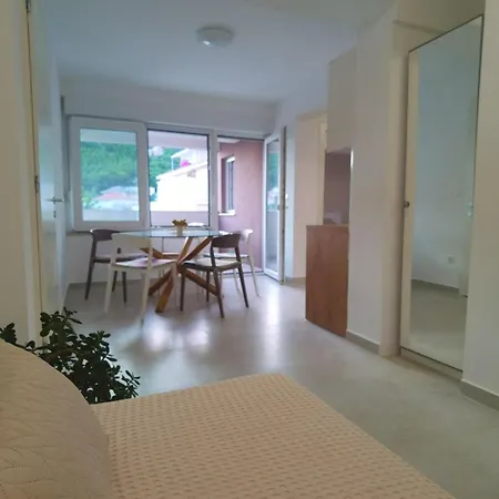 Double Bedroom No 16, First Row By The Sea, House Ana شقة Duće