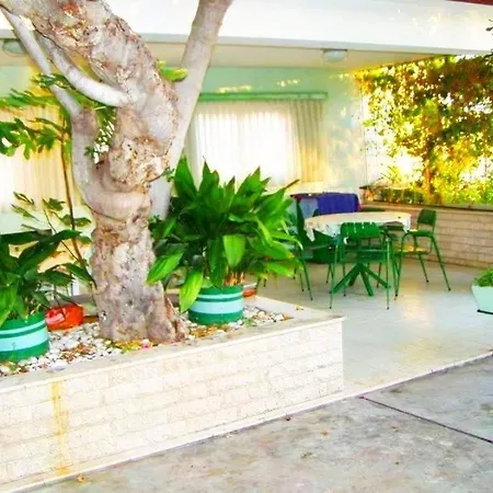 Double Bedroom No 16, First Row By The Sea, House Ana شقة