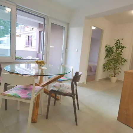 Double Bedroom No 16, First Row By The Sea, House Ana شقة Duće
