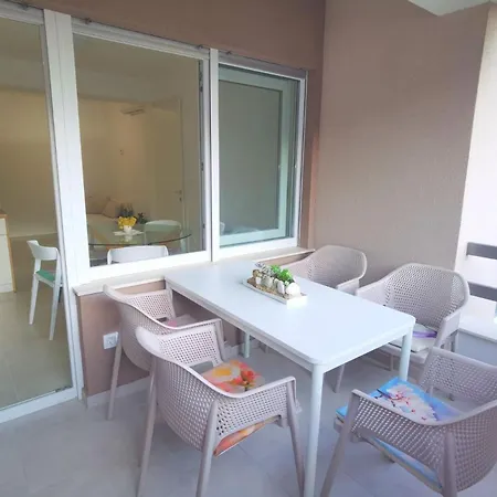 شقة Double Bedroom No 16, First Row By The Sea, House Ana