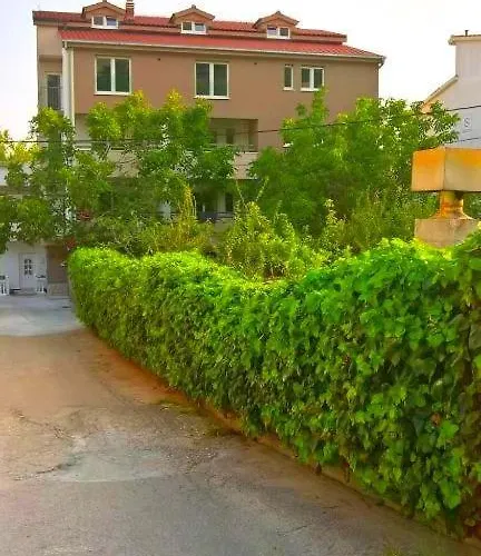 Apartman Double Bedroom No 16, First Row By The Sea, House Ana *