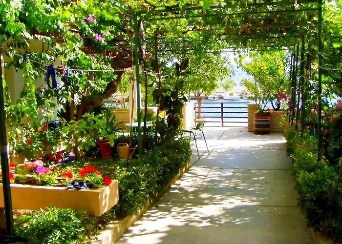 Apartman Double Bedroom No 16, First Row By The Sea, House Ana *