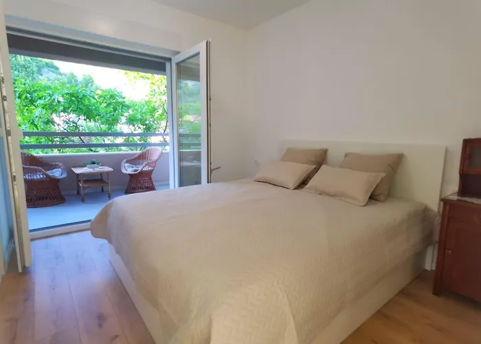 Apartman Double Bedroom No 16, First Row By The Sea, House Ana *