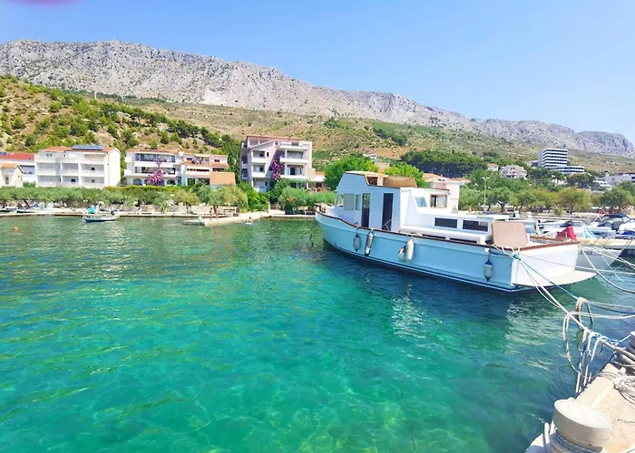 Double Bedroom No 16, First Row By The Sea, House Ana Apartman