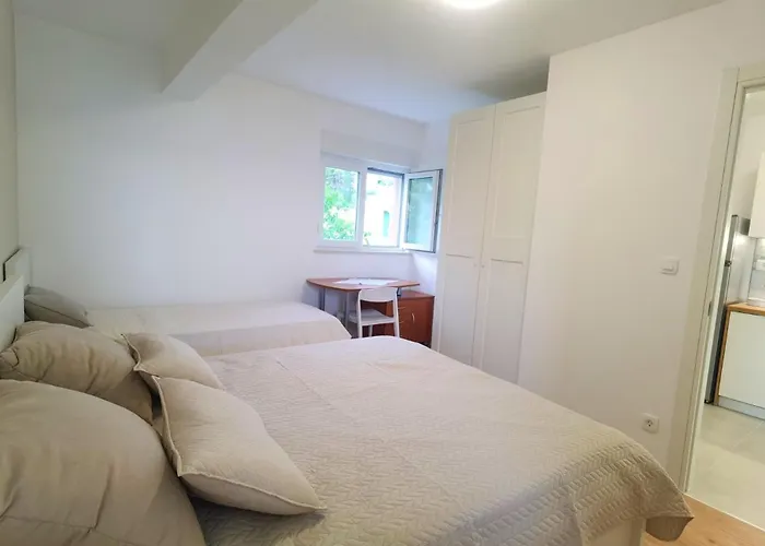 Apartman Double Bedroom No 16, First Row By The Sea, House Ana