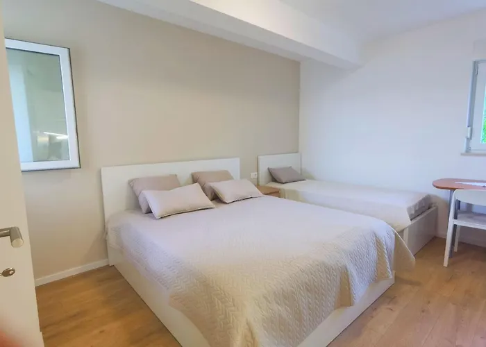 Apartman Double Bedroom No 16, First Row By The Sea, House Ana